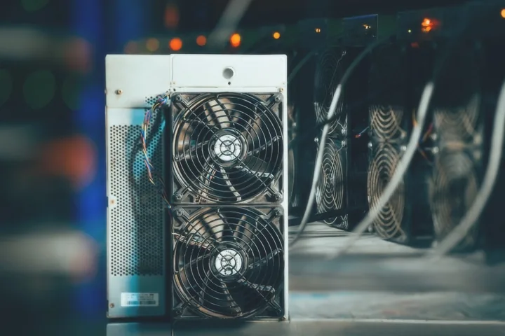 ASIC hosting in the UAE